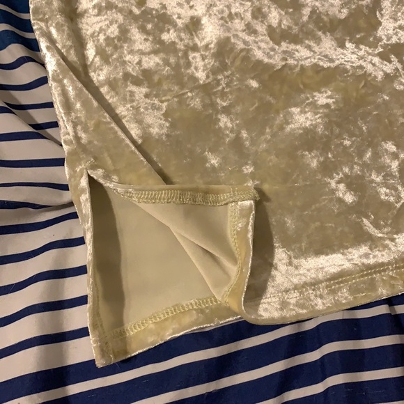 Velvet top💛 - Picture 3 of 3